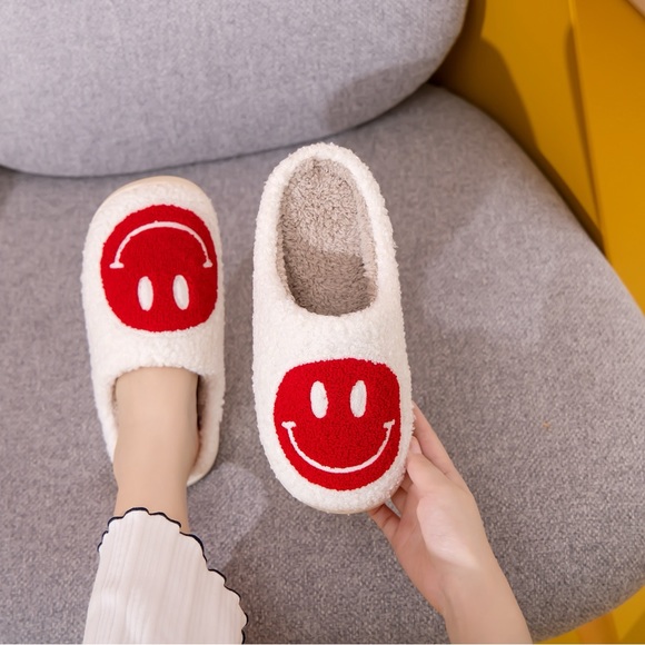Melody Smiley Face Cozy Slippers - Picture 1 of 4